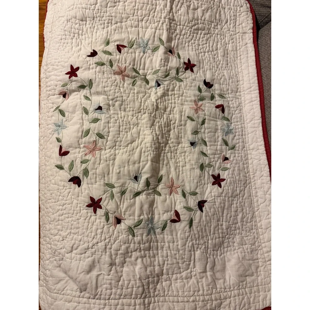 Embroidered Floral Double Wedding Ring Wreath Quilt & Sham Scalloped Edge 70x84